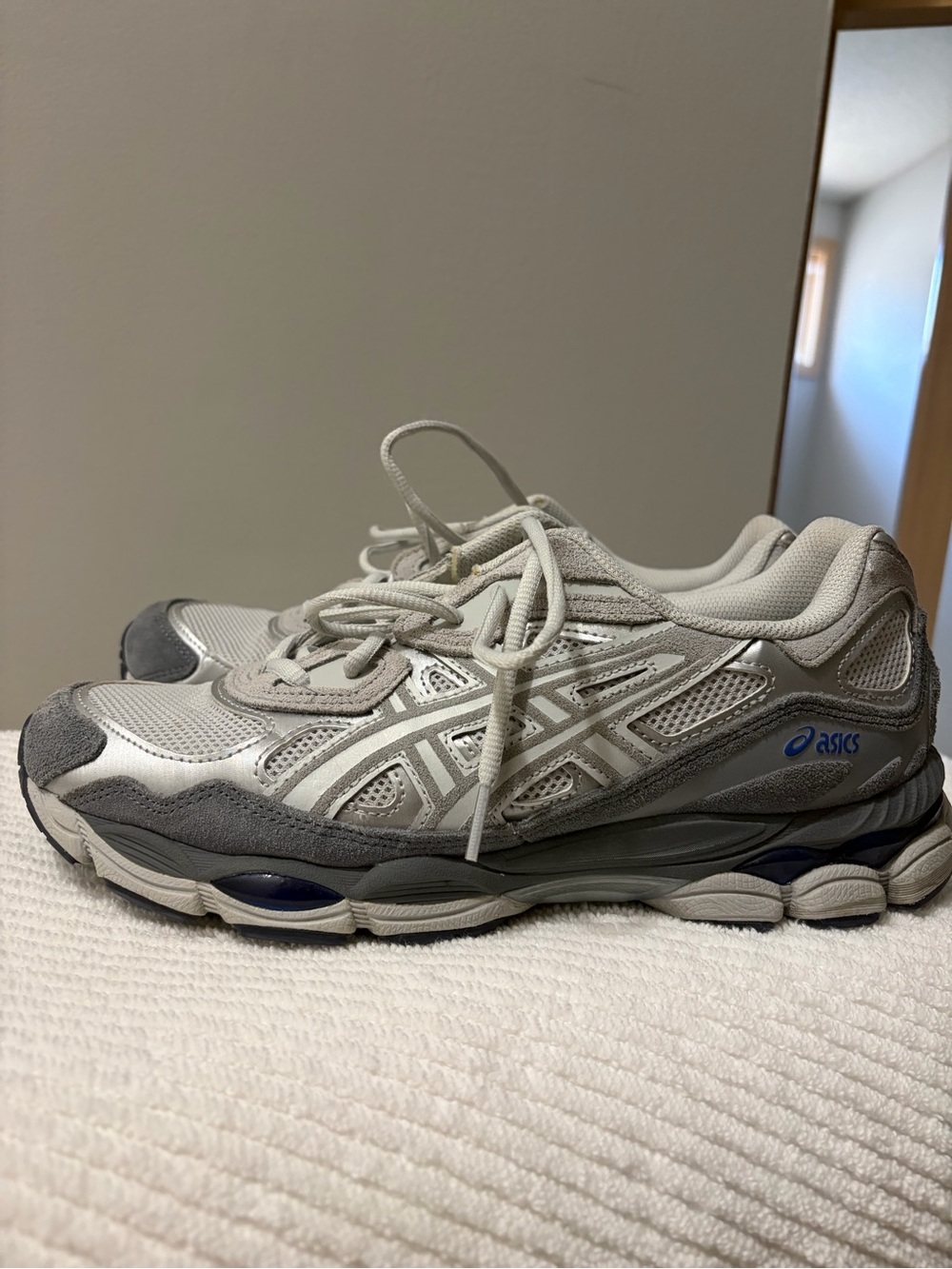 ASICS GEL NYC Mens 9 / Wmns 10.5 Standard